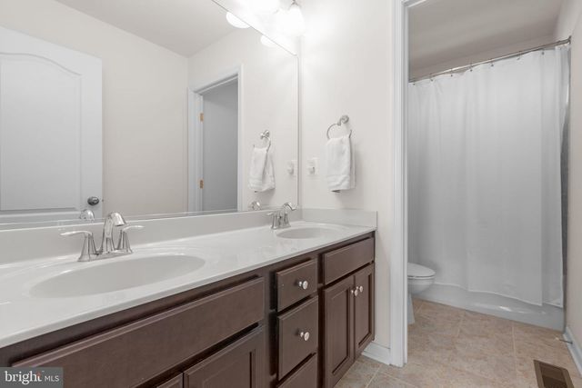 121 HARTWOOD LANDING LN, Fredericksburg, VA 22406