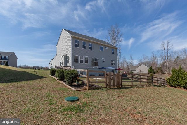 121 HARTWOOD LANDING LN, Fredericksburg, VA 22406