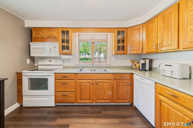 9 Fisk Drive, Newington, CT 06111