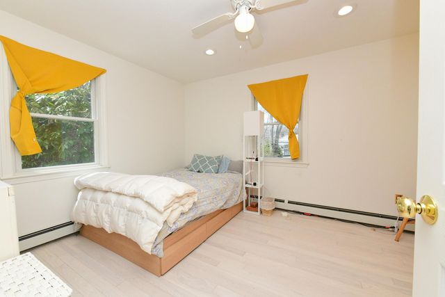 24 Lakewood Road, Sagamore Beach, MA 02562