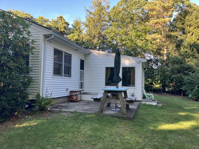 24 Lakewood Road, Sagamore Beach, MA 02562