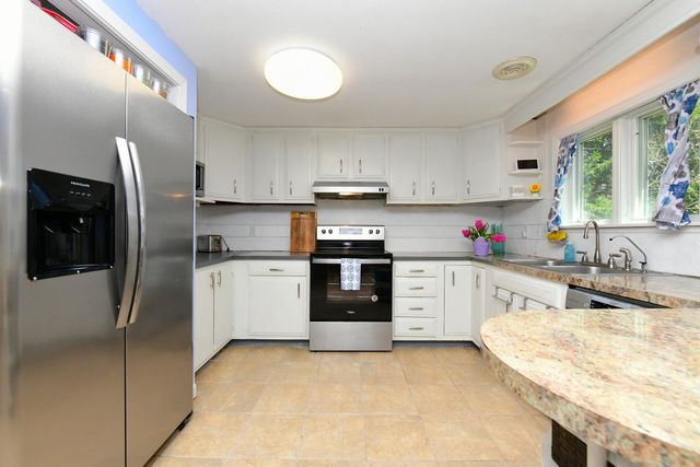 24 Lakewood Road, Sagamore Beach, MA 02562