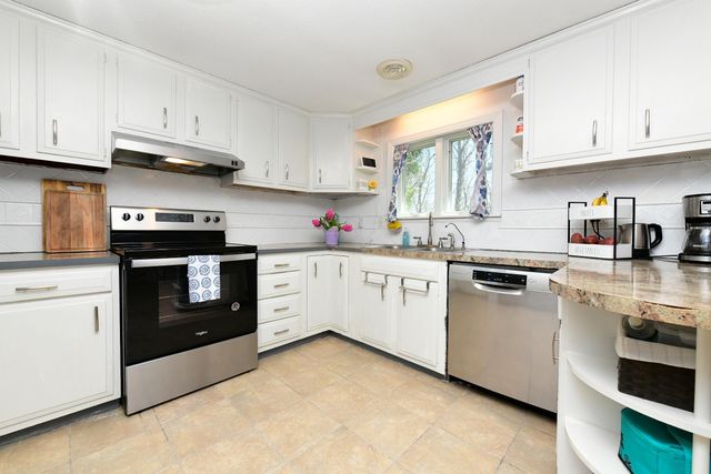 24 Lakewood Road, Sagamore Beach, MA 02562