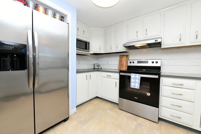 24 Lakewood Road, Sagamore Beach, MA 02562