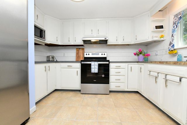 24 Lakewood Road, Sagamore Beach, MA 02562