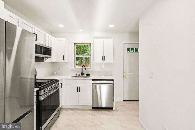 6002 RIXEY DR, Alexandria, VA 22303