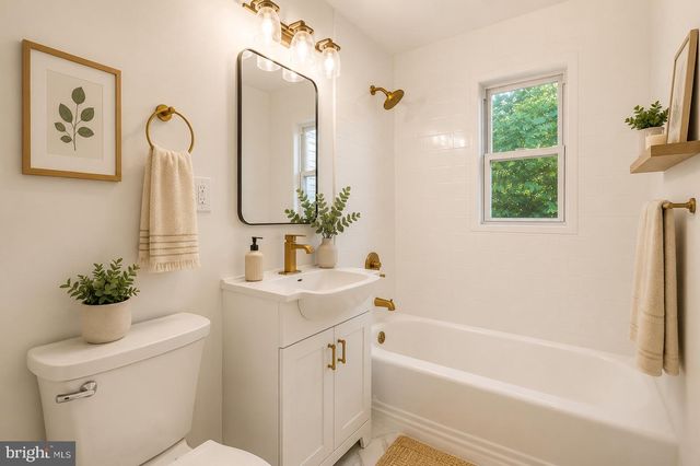 6002 RIXEY DR, Alexandria, VA 22303