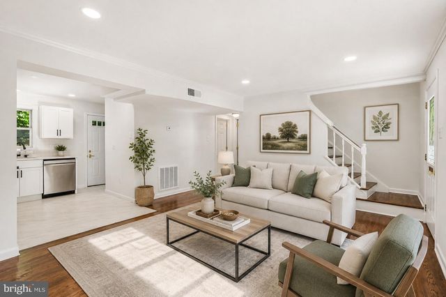 6002 RIXEY DR, Alexandria, VA 22303