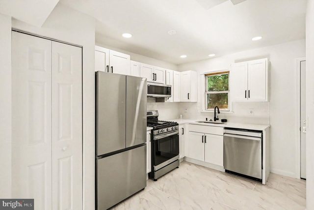 6002 RIXEY DR, Alexandria, VA 22303