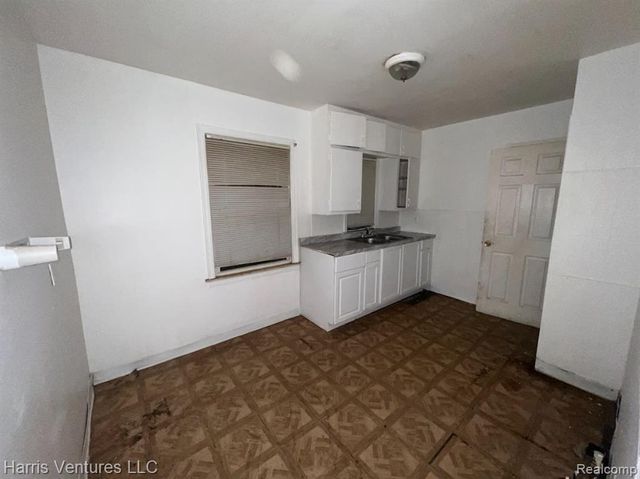 12200 Auburn Street, Detroit, MI 48228