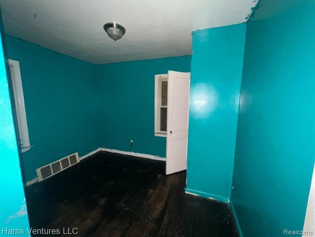 12200 Auburn Street, Detroit, MI 48228