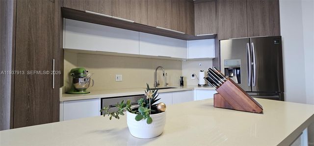 3802 NE 207th St 1204, Aventura, FL 33180