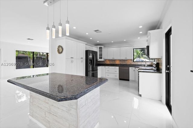406 Lawn Acres Ct, Hollywood, FL 33023