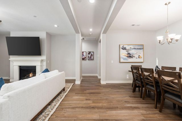 3428 N Crenshaw Court, Visalia, CA 93291