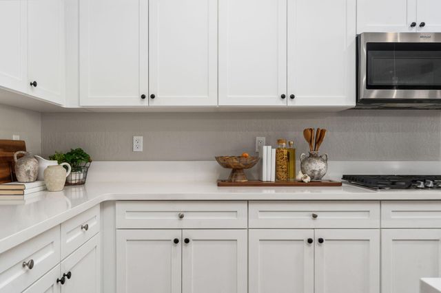 3428 N Crenshaw Court, Visalia, CA 93291