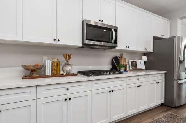 3428 N Crenshaw Court, Visalia, CA 93291