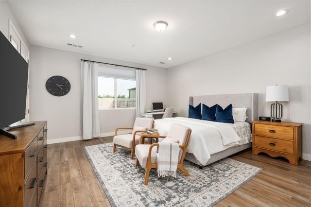 3428 N Crenshaw Court, Visalia, CA 93291