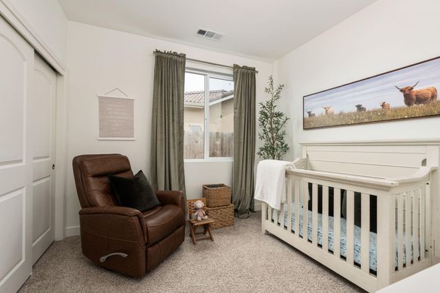 3428 N Crenshaw Court, Visalia, CA 93291