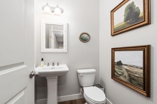 3428 N Crenshaw Court, Visalia, CA 93291