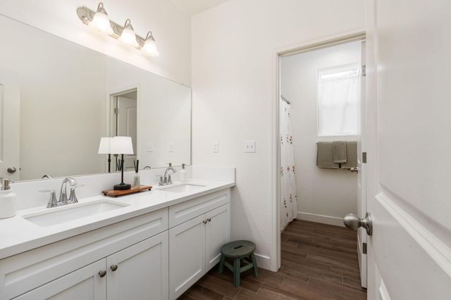 3428 N Crenshaw Court, Visalia, CA 93291