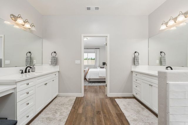 3428 N Crenshaw Court, Visalia, CA 93291