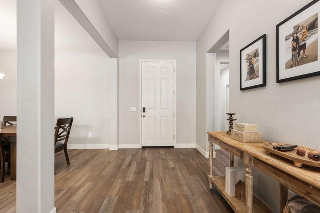 3428 N Crenshaw Court, Visalia, CA 93291