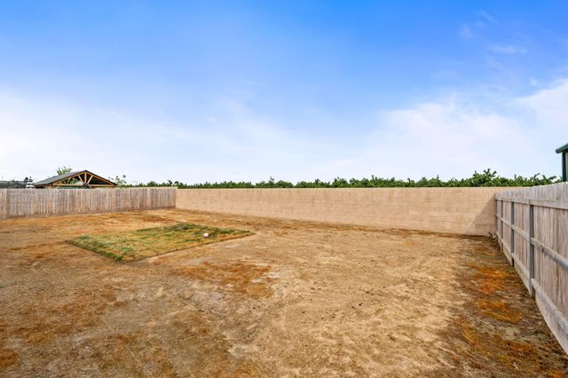 3428 N Crenshaw Court, Visalia, CA 93291