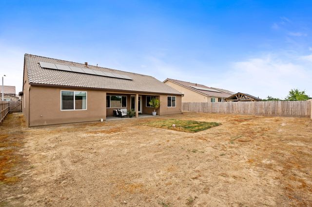 3428 N Crenshaw Court, Visalia, CA 93291
