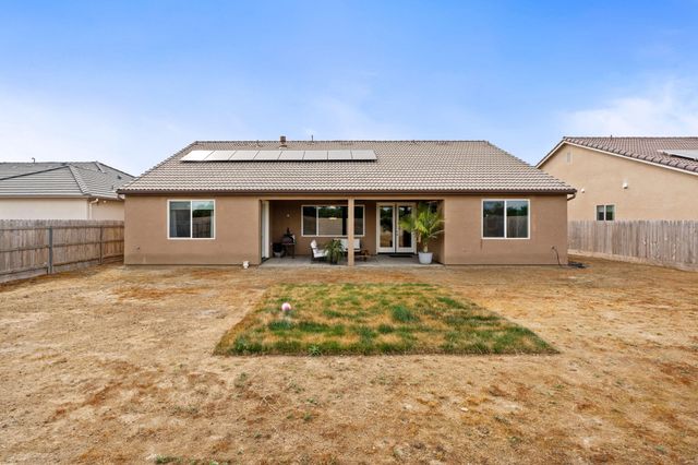 3428 N Crenshaw Court, Visalia, CA 93291