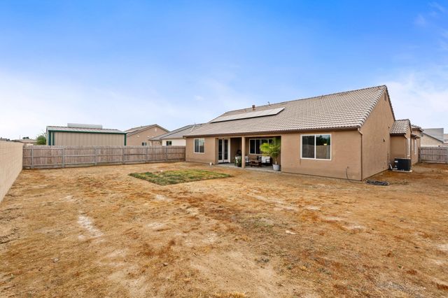 3428 N Crenshaw Court, Visalia, CA 93291