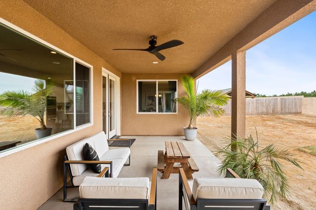 3428 N Crenshaw Court, Visalia, CA 93291