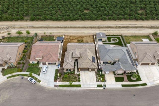 3428 N Crenshaw Court, Visalia, CA 93291