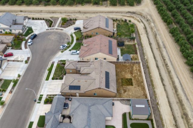 3428 N Crenshaw Court, Visalia, CA 93291