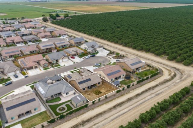 3428 N Crenshaw Court, Visalia, CA 93291