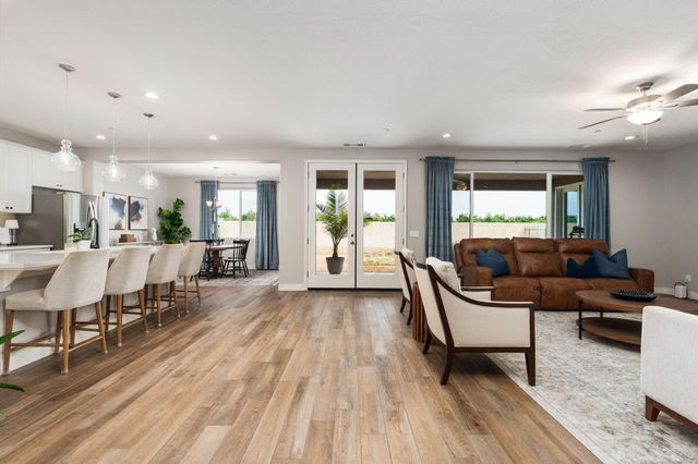 3428 N Crenshaw Court, Visalia, CA 93291