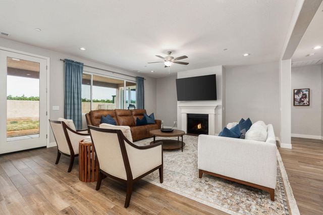 3428 N Crenshaw Court, Visalia, CA 93291