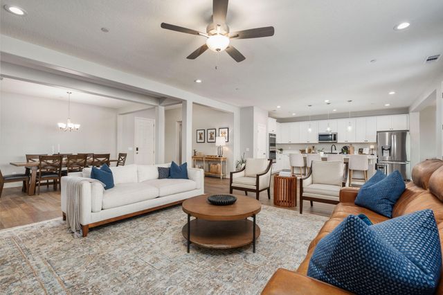 3428 N Crenshaw Court, Visalia, CA 93291