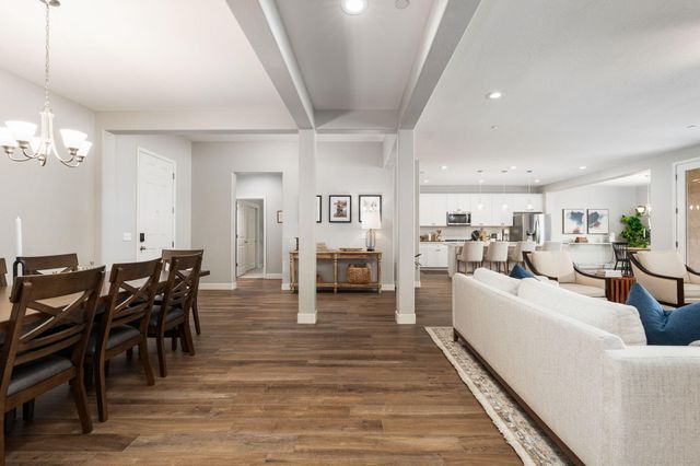 3428 N Crenshaw Court, Visalia, CA 93291