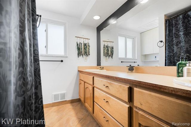 34126 Dryden Drive, Sterling Heights, MI 48312