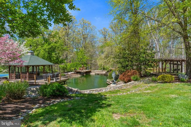 2094 AQUETONG RD, New Hope, PA 18938