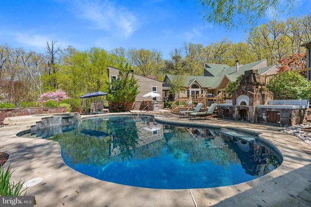 2094 AQUETONG RD, New Hope, PA 18938