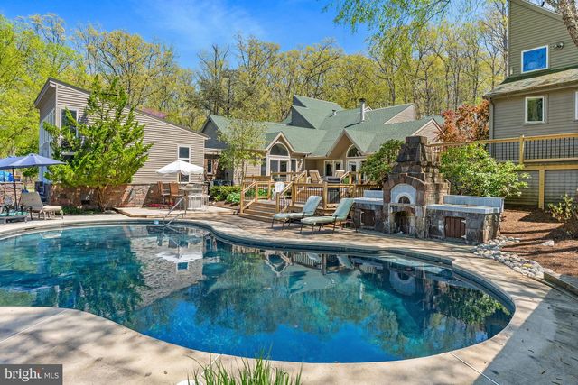 2094 AQUETONG RD, New Hope, PA 18938