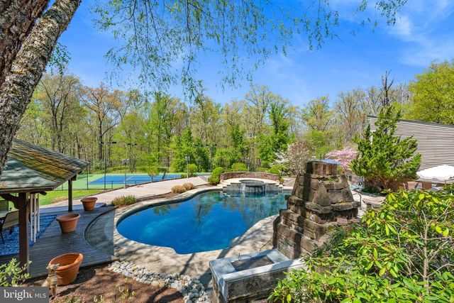 2094 AQUETONG RD, New Hope, PA 18938