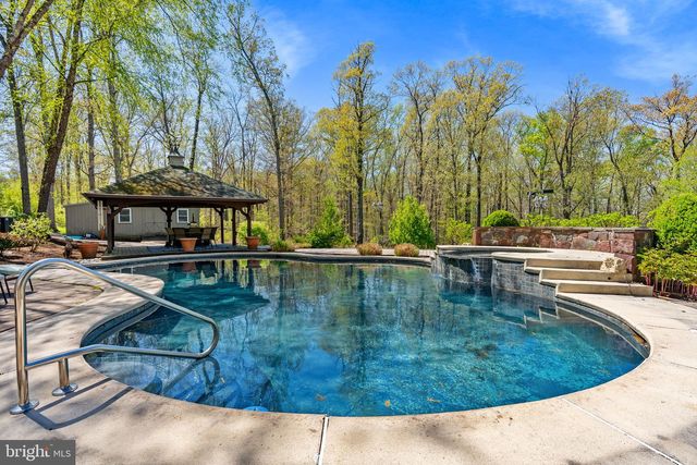 2094 AQUETONG RD, New Hope, PA 18938