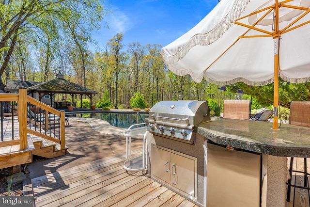 2094 AQUETONG RD, New Hope, PA 18938