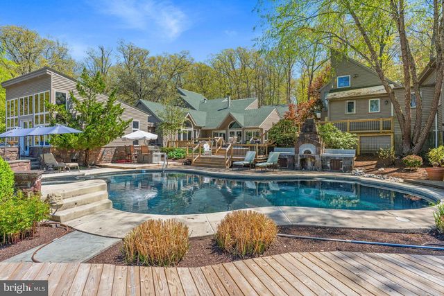 2094 AQUETONG RD, New Hope, PA 18938