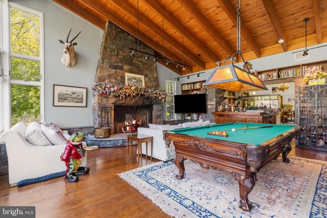 2094 AQUETONG RD, New Hope, PA 18938