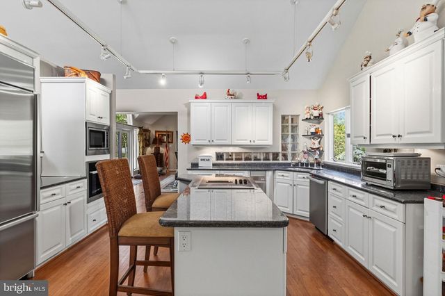 2094 AQUETONG RD, New Hope, PA 18938