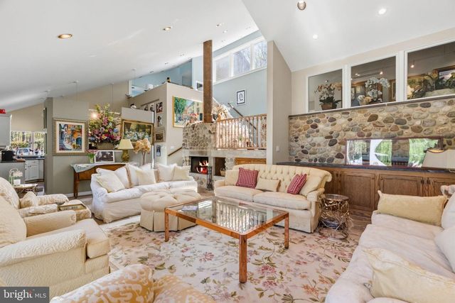 2094 AQUETONG RD, New Hope, PA 18938