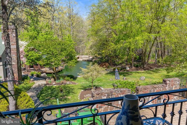 2094 AQUETONG RD, New Hope, PA 18938